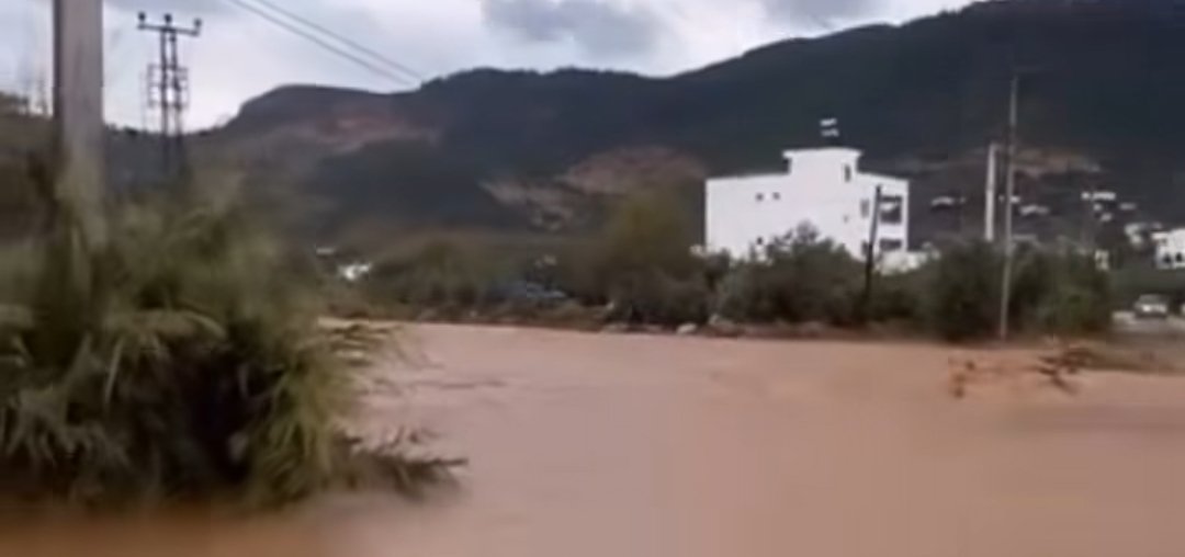 Mersin’in Silifke ilçesi Yeşilovacık Mahallesi’nde etkili olan yağışın ardından Dibekli