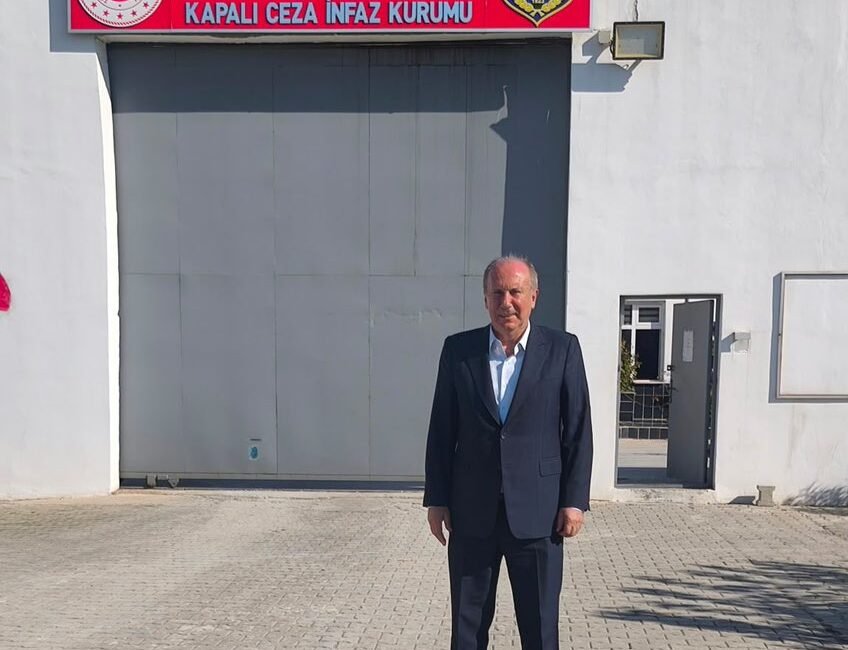Muharrem İnce’den Tarsus Cezaevi’ne Ziyaret Cumhuriyet Halk Partisi Üyesi Muharrem İnce, Tarsus Cezaevi’nde tutuklu bulunan