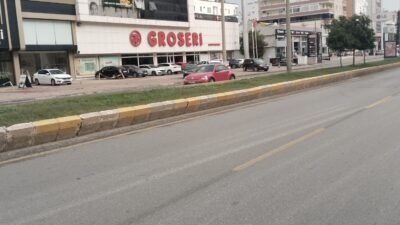 Mersin’in Mezitli ilçesi GMK Bulvarı, Fatih Mahallesi güzergâhında orta refüj