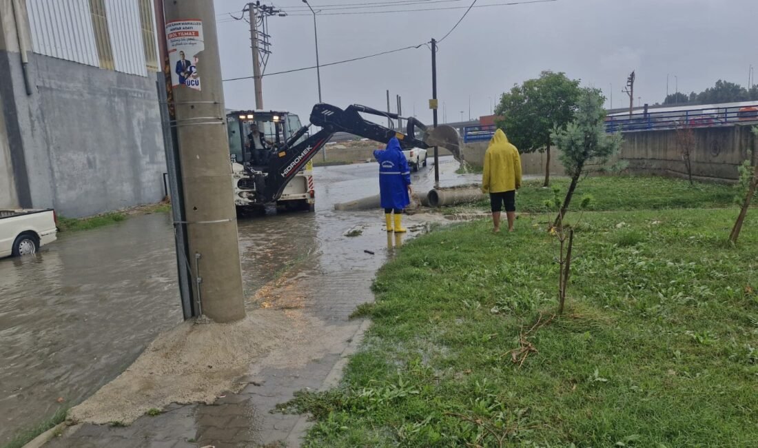Akdeniz Belediyesi, kentte etkili olan sağanak yağışın olumsuz etkilerini en