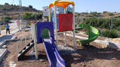 Akdeniz Belediyesi Park ve Bahçeler Müdürlüğü’ne bağlı saha ekipleri, vatandaşların
