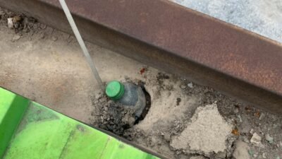 Toroslar’daki kapalı semt pazarlarında çatı ve yağmur suyu giderlerine atılan