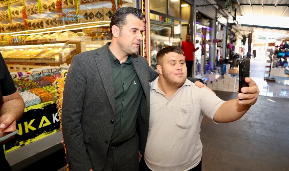 BAŞKAN VEKİLİ BEŞİKCİ, 142. CADDE PAZAR SOKAĞI ESNAFI İLE BİR ARAYA GELDİ Akdeniz Kaymakamı ve Belediye Başkan Vekili Murat Beşikci, esnaf ve