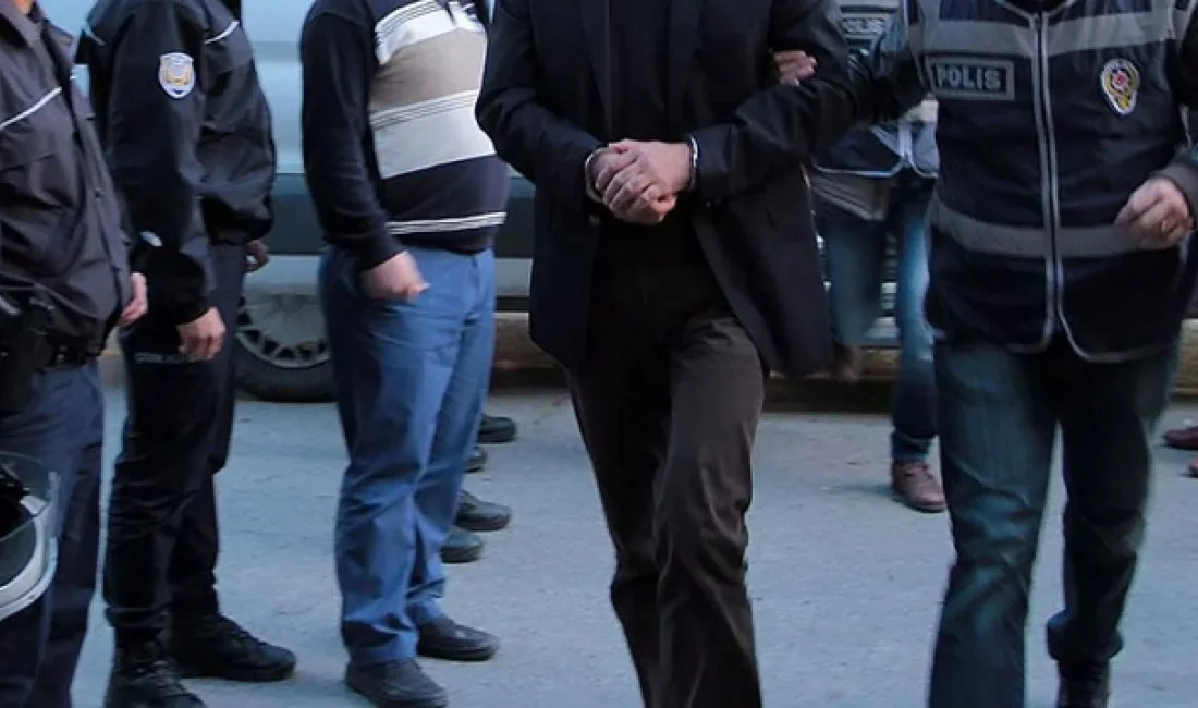 İstanbul merkezli 30 ilde çete operasyonu: 30’u çocuk yaşta 85 şüpheli gözaltında İstanbul merkezli 30 ilde organize suç örgütüne yönelik operasyonda 30’u