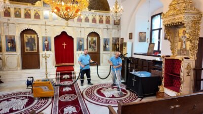 Akdeniz Belediyesi, ilçedeki cami, mescit ve kiliselerin temizlik çalışmalarını düzenli