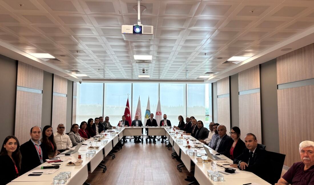 ÇUKUROVA TURİZM PAYDAŞLARI ÇUKUROVA ULUSLARARASI HAVALİMANI’NDA BİR ARAYA GELDİ Çukurova’nın sahip olduğu ekonomik, ticari, turistik, kültürel, sanayi, lojistik ve