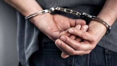Mersin’de internet üzerinden tanıştıkları kişilerin yönlendirmesiyle “borsa hesapları açarak para