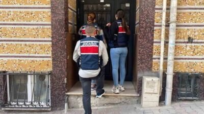Sahte internet sitesi üzerinden vatandaşları dolandıran 8 şüpheli gözaltına alındı Ankara Batı Cumhuriyet Başsavcılığınca, sahte internet sitesi üzerinden vatandaşları dolandırdığı
