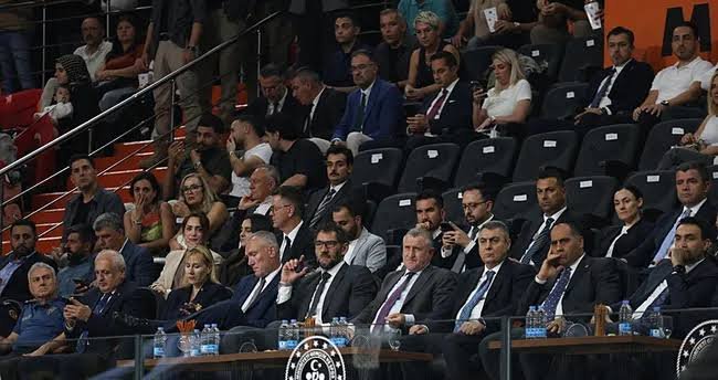 Gençlik ve Spor Bakanı Osman Aşkın Bak, basketbolda iki Türk