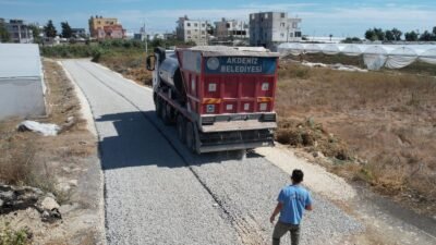 Akdeniz Belediyesi, ilçe genelinde ulaşım altyapısının güçlendirilmesi ve mahallelerin yol