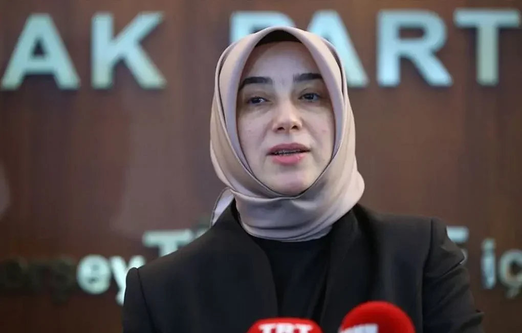 YENİ Parti Grup Başkanvekili Murat Emir, Mersin’de belediyelere yönelik operasyon sırasında evine